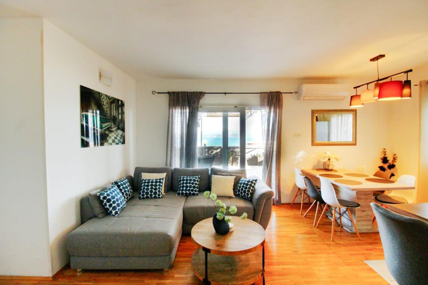 Apartment Becica Omis Exterior photo